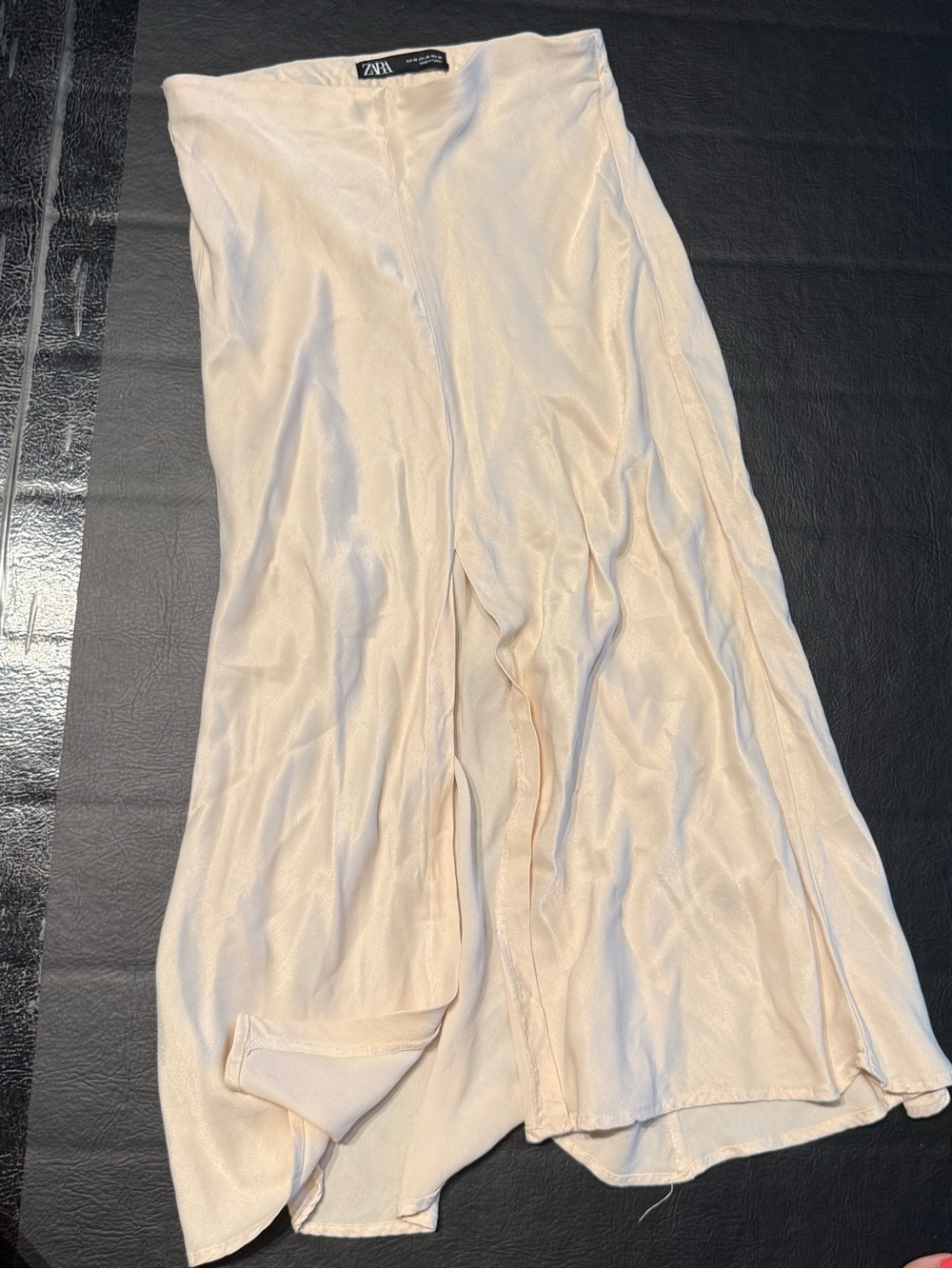 Zara cream Maxi Skirt satin XS